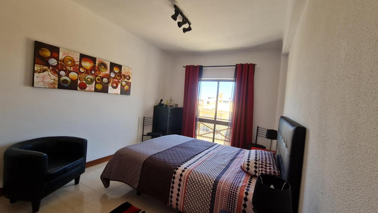Apartmento Praia Da Dona Ana Лагос Екстериор снимка